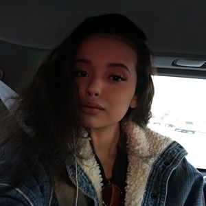 Meet your Posher, Elizabeth